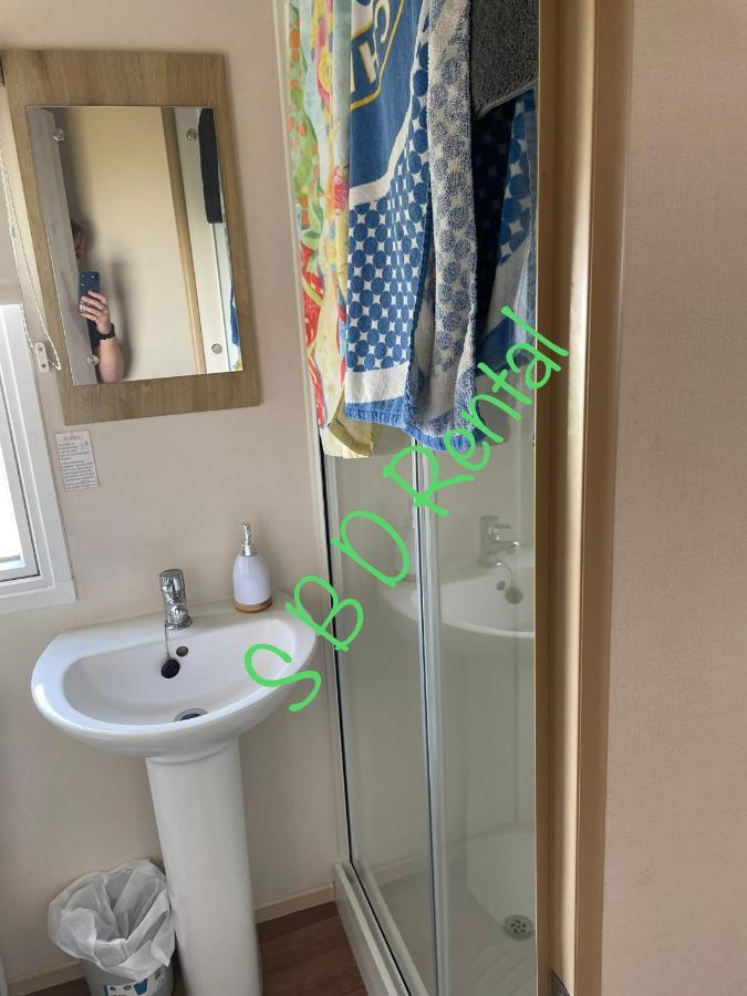 Summer Breeze Deluxe Caravan Rental Saint Osyth ภายนอก รูปภาพ