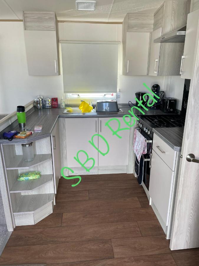 Summer Breeze Deluxe Caravan Rental Saint Osyth ภายนอก รูปภาพ