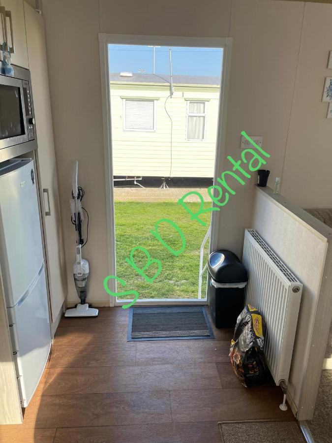 Summer Breeze Deluxe Caravan Rental Saint Osyth ภายนอก รูปภาพ
