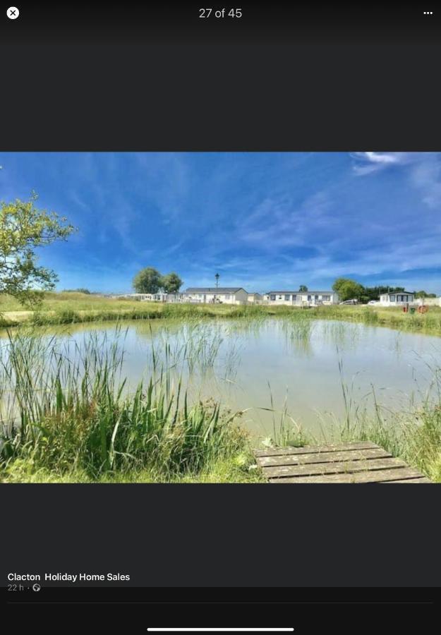 Summer Breeze Deluxe Caravan Rental Saint Osyth ภายนอก รูปภาพ